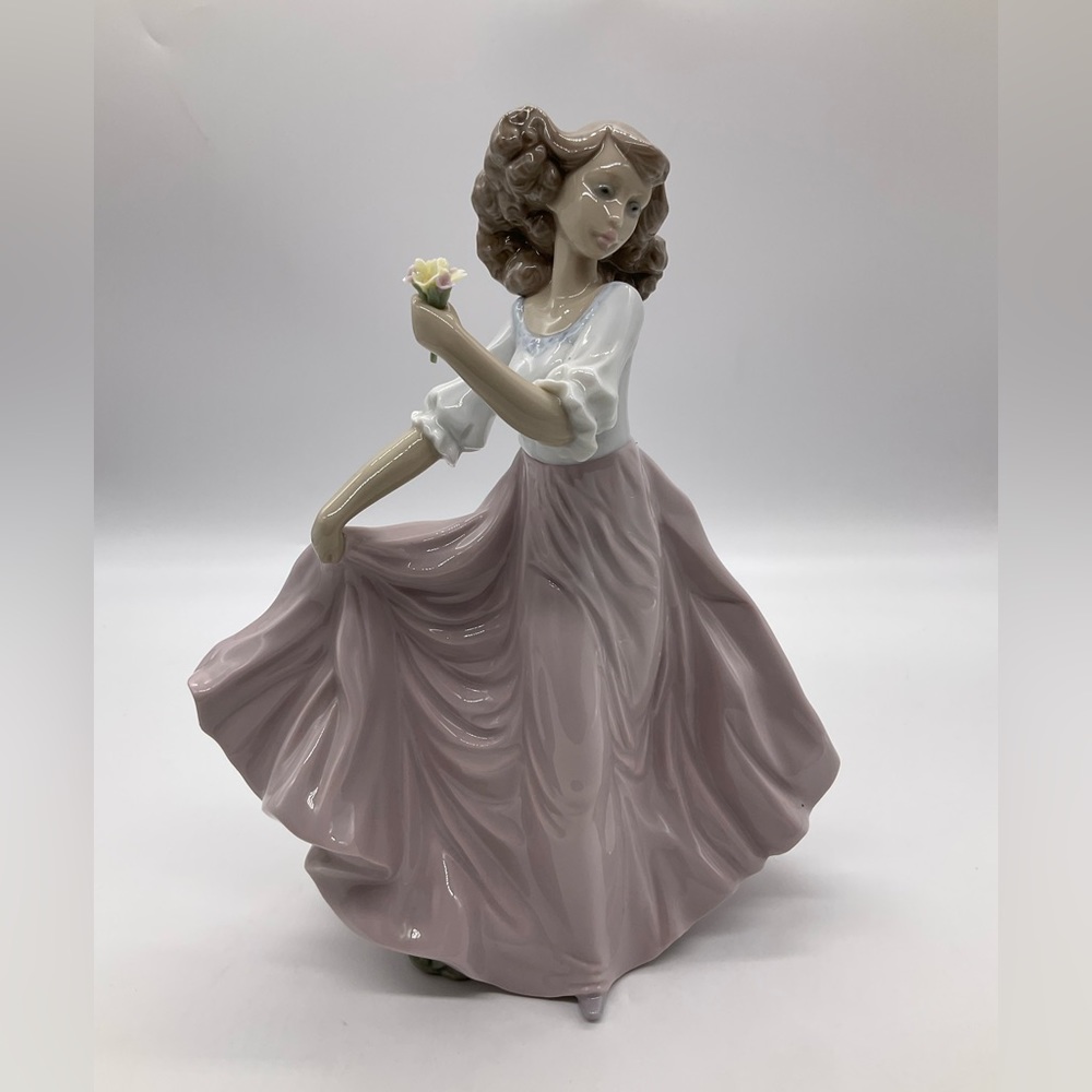 SIGNED LLADRÓ MACY EXCLUSIVE SUMMER BREEZE PORCELAIN FIGURE